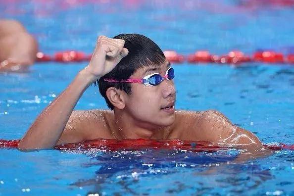 关东雪豹队鏖战关东暴熊队,排球淘汰赛惊险晋级,核心复出即建功。冲刺阶段不容有失